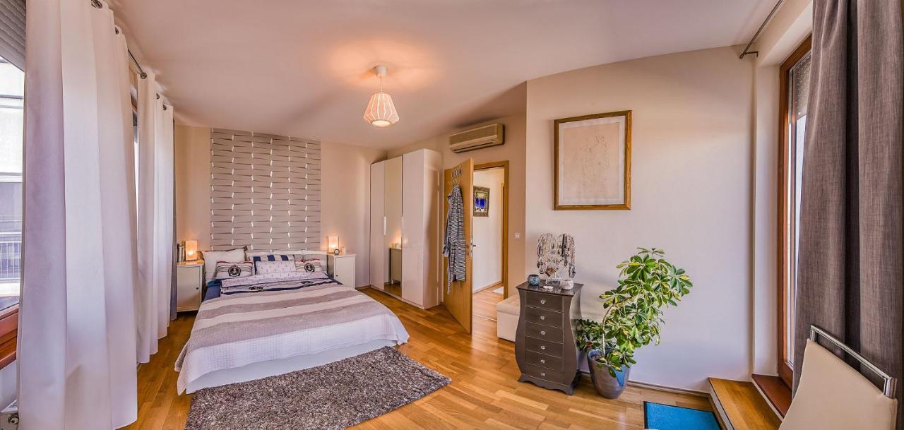 With Private 90 Sqm Rooftop, Free Parking And Air Condition * Будапешт